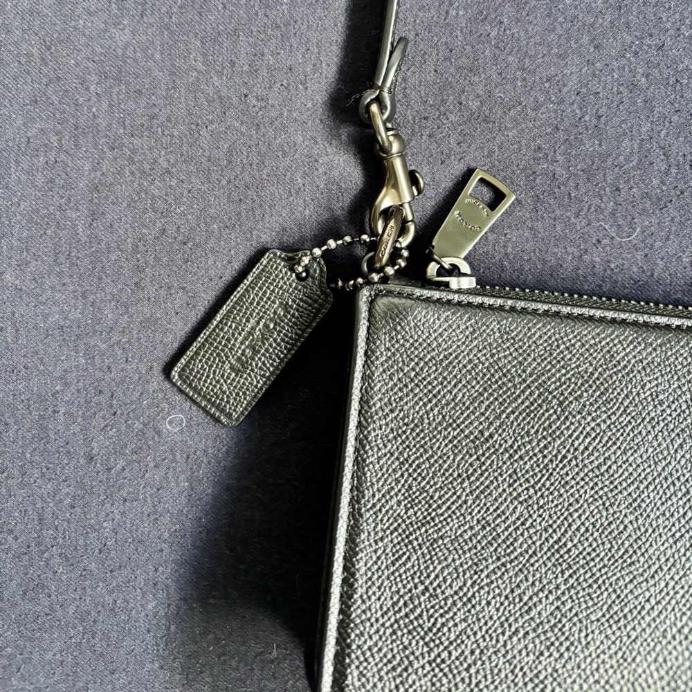COACH POUCH BAG WITH SIGNATURE CANVAS - Picture 4 of 5